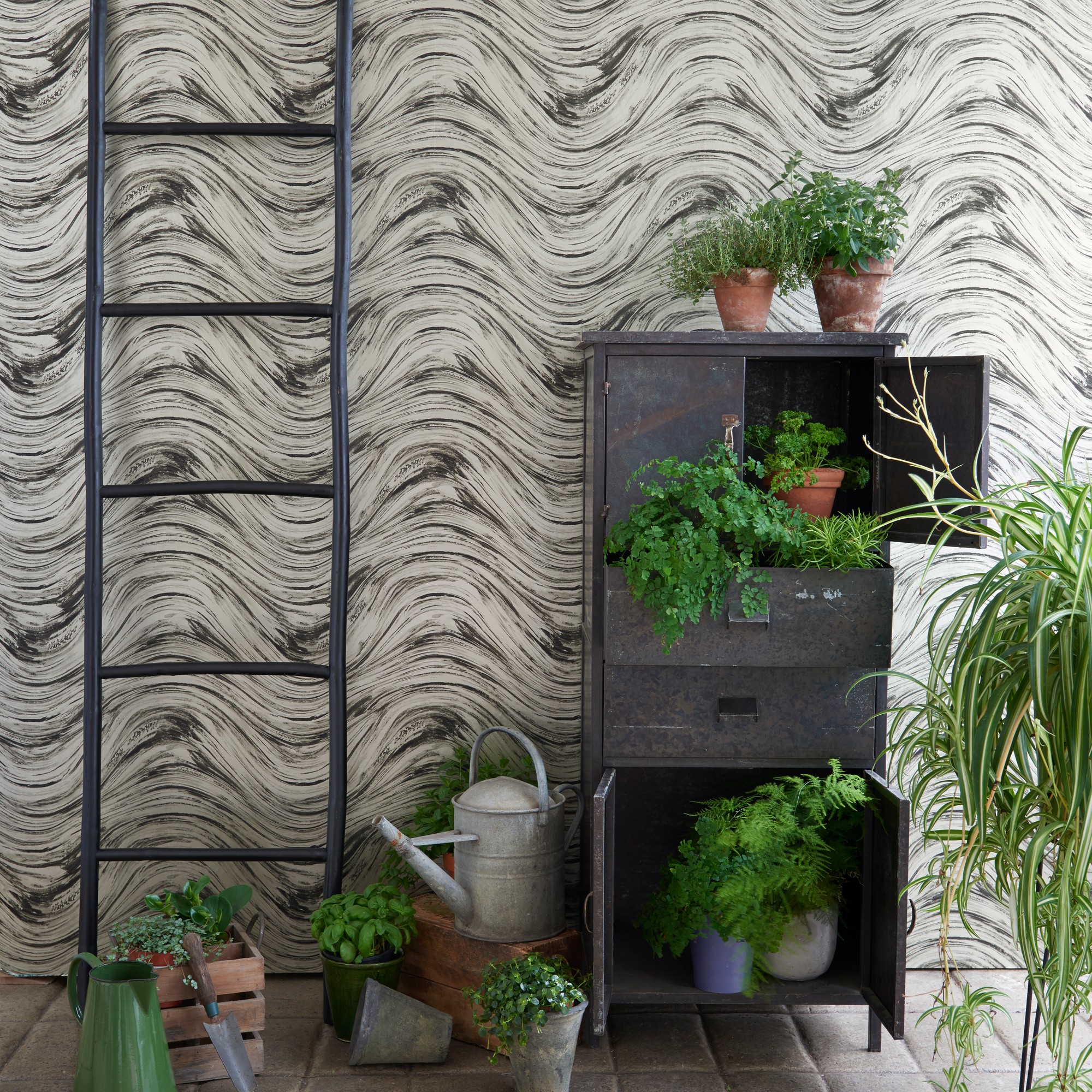 Agata Wallpaper W0089 01 By Clarke And Clarke In Charcoal Gold